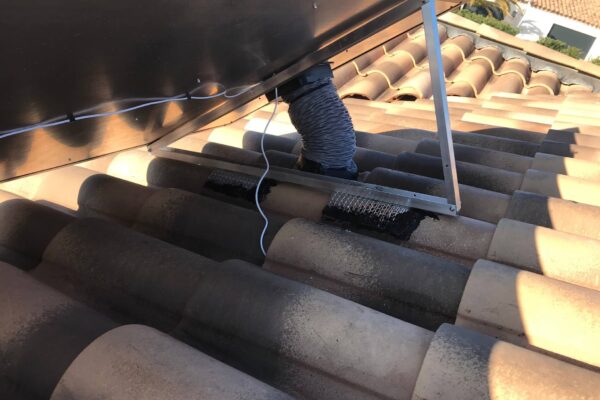 CAPT'AIR-CAPTAIRSOLAIRE-SV30-TOIT-TUILES-SOLARVENTI-RIJFM-VUE-ARRIERE